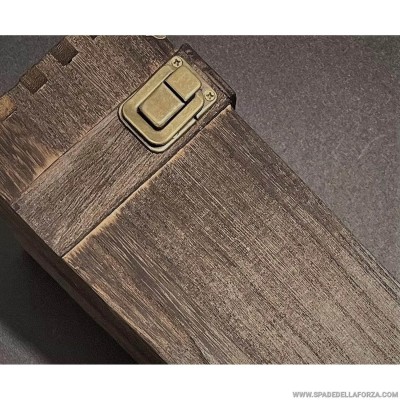 Scatola in legno porta spada laser con incisioni. 43x15x10 cm
